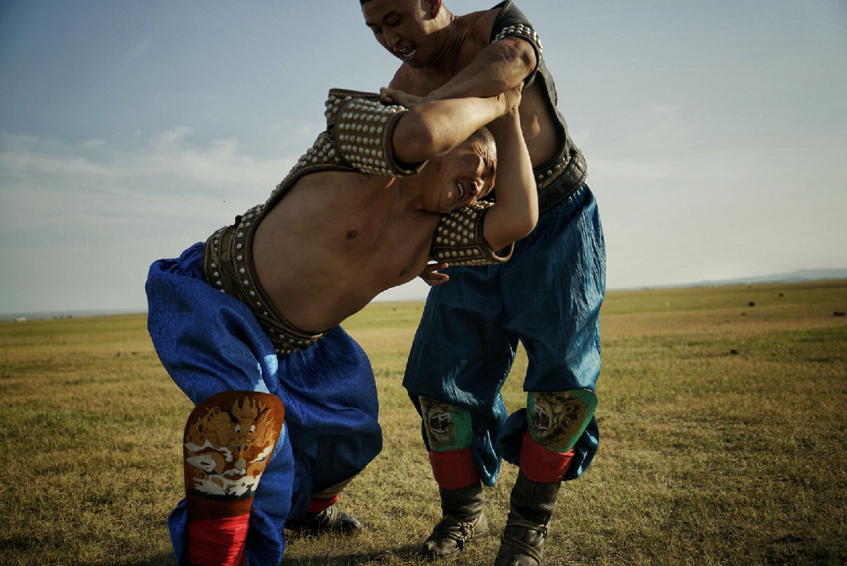 在蒙古語中，摔跤的全稱爲“搏克·巴依勒德呼”，摔跤手則稱爲“搏克慶”。-三江源地区文化-图片